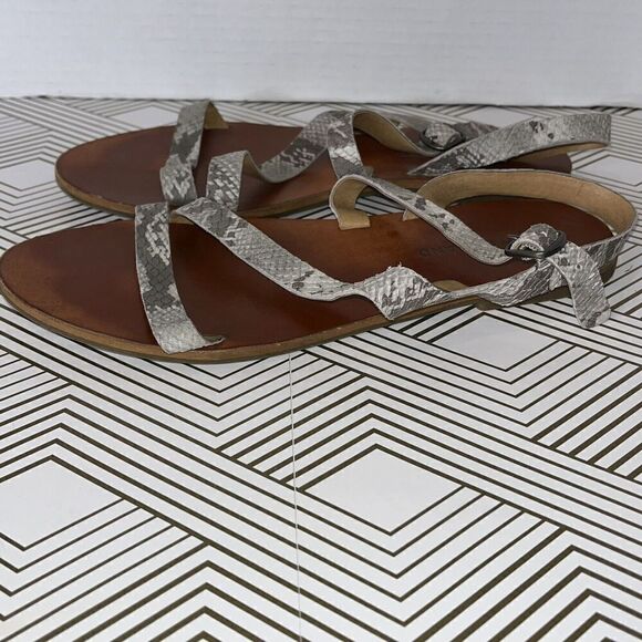 Lucky Brand Strappy Sandals Womens Sz 8.5 Snake Print Flat Buckle - Picture 4 of 10